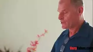 الأخ والأخت الشبقية يحولون الأفلام الإباحية لعرضهم الخاص