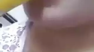 عاهرة الكاميرا ياسمين تمص زب بعمق وتلعب مع نفسها