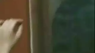 فحل عربي ينيكها بقوة ويقذف داخل حفنتها الضيقة