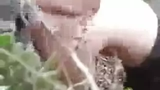 مراهقة أجنبية تتناك في الغابة بالوضع الفرنسي