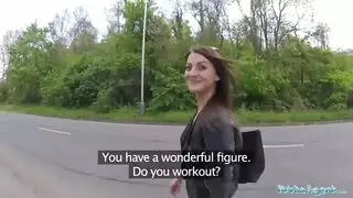 الحمار يبدو جميلا مع سيور