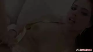 الكلبة الغبية تجعلك مدمنًا على فتحاتها