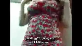 الفتاة المصرية تأخذ حمولات ساخنة مقابل المال في فرجها الجشع