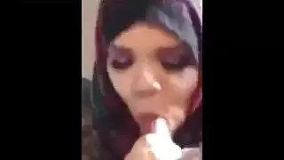 خالة مصرية محجبة مسجلة وهي تمارس الجنس الفموي الإباحي المكثف