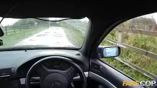 شرطي مزيف ينيك الفتاة الممحونة التي تطلب مساعدته نااار