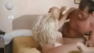 نزيلة فندق شقراء تحصل على نيك عربي قاسي