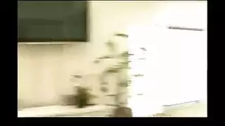 سمراء كبيرة الصدر تحصل على قذف كريمي بين ثدييها الثقيلتين