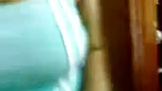 عربيات شراميط يقبلن قبلة سحاقية مثيرة قبل ممارسة الجنس بقوة
