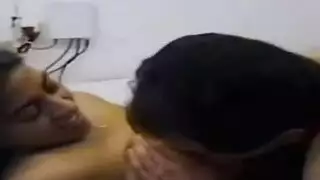 مدير هندي ينيك موظفته الراغبة بمص وحركة الركوب