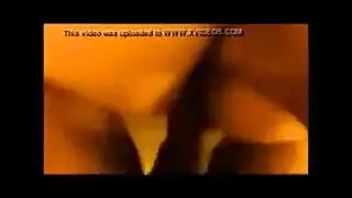 العاهرة ذات الكس الكبير تركب عمودًا سميكًا مع هزات جماعية عالية
