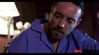 جنس عائلي xxx: الأب يضرب كس المراهقة حتى تصرخ