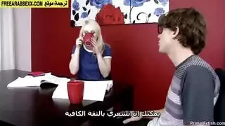 الأخت الشقراء الخجولة تتوسل لممارسة جنس شرجي قاس