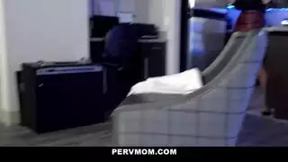 حركاته الإباحية ستتركك راغبة في المزيد