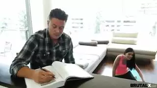 مشهد نيك حار: اختراق عميق في شق حارق