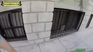 ادفع لتضرب هذه الشقراء القابلة للنيك
