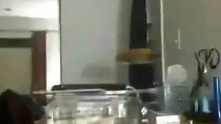 حارس أمن يرى حارسات المملكة المتحدة تمارسن الجنس الجماعي أثناء مشاهدة أفلام جنس صريحة