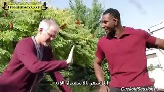 الديوث يشاهد زوجته تُنك جماعيًا من قبل فحول سمر مستأجرين