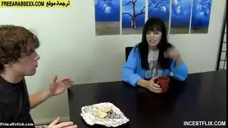 أم خجولة لا تستطيع مقاومة قضيب ابنها الصلب