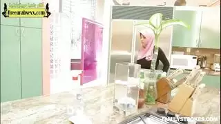 فتاة محجبة مغرية في فعل إباحي قاس