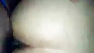 ولد ينيك امه النائمه وخايف من الرعد