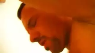 المقابلة تتحول إلى سكس مع ركبة جامحة لعاهرة هاوية ممتلئة