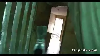 الغنائم يهز عرقي دانماركي