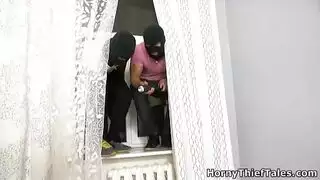 مراهقة أمريكية تمارس جنسًا صعبًا في غرفة النوم