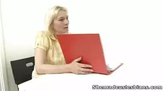تلميذات جامحات: فعل سحاقي ثلاثي
