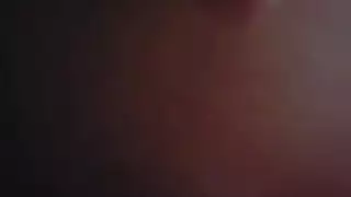 أنجيليكا تركب قضيبًا بينما ترتدي دب صديقتها