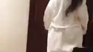 مضاجعة إجازة إكس إكس إكس: سائحة ساخنة تتعرى في احتفال عربي خاص