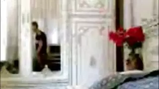 طالب جامعي يضاجع كس صديقته العربية المستعدة حتى تبلغ الذروة