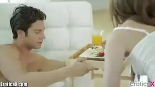 ركوبة مبكرة: زوجة متشوقة تتوسل للاختراق الصباحي المكثف