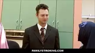 كسر براءتها: درس خاص في الفجور