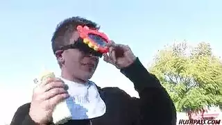 ناضجة شقراء ذات أثداء مترهلة تمتلئ بقضيب شاب سميك