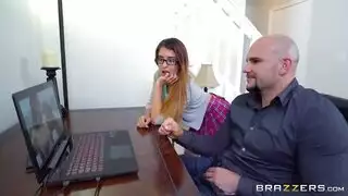 ذعر عدم الإنجاب يؤدي إلى أوgy تلذذ داخلي مكثف