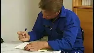 المهندس لا يقاوم ميلف باللانجيري، ينيك كسها الكبير المبلل