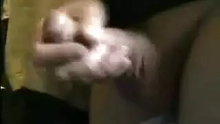 شقراء ماهرة تمص زبًا كبيرًا بشغف حتى يقذف بقوة