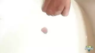 تقبيل يثير الشهوة يؤدي إلى قذف في الحلق