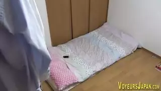قضيب صديقي يختفي في حلق فتاة يابانية نهمة