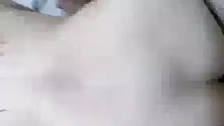 جلسة في الحمام بوضعية الكلب مع مؤخرة كبيرة