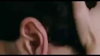 مشهد إباحي كامل: تبادل اللعاب قبل تبادل النشوة