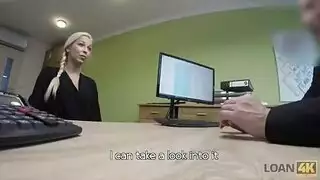 موظف البنك يمارس الجنس مع عميلة يائسة للحصول على موافقة قرض السيارة