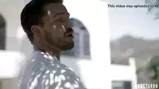 زوجة شهوانية تنهي زواجها من أجل فعل عنيف مع صديقها السري