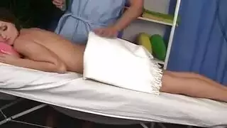 تدليك شهواني يتحول إلى نيك عميق في الطيز والكس