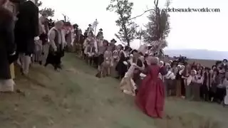 أخذ قضيب سميع عميقاً في مؤخرتها الممتدة