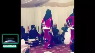 سكس عربي ورقص مثير جدا واحلى محنة تثيرها الراقصة في مشاهديها