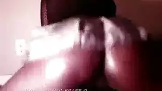 تفتح ساقيها لاستقبال قضيب عنيف