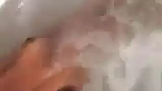 بنات قذرات يهيجن في الحمام فعل سكات صريح
