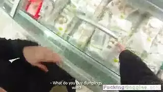 استخدام طيزها وأثدائها من قبل رجل مهم