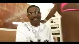 جنس صريح في المطبخ مع امرأة مغرية أكبر سناً